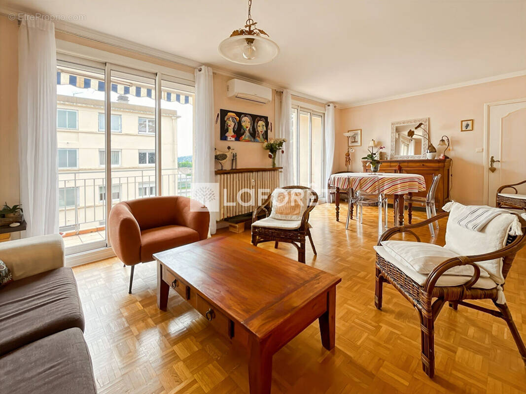 Appartement à GUILHERAND-GRANGES