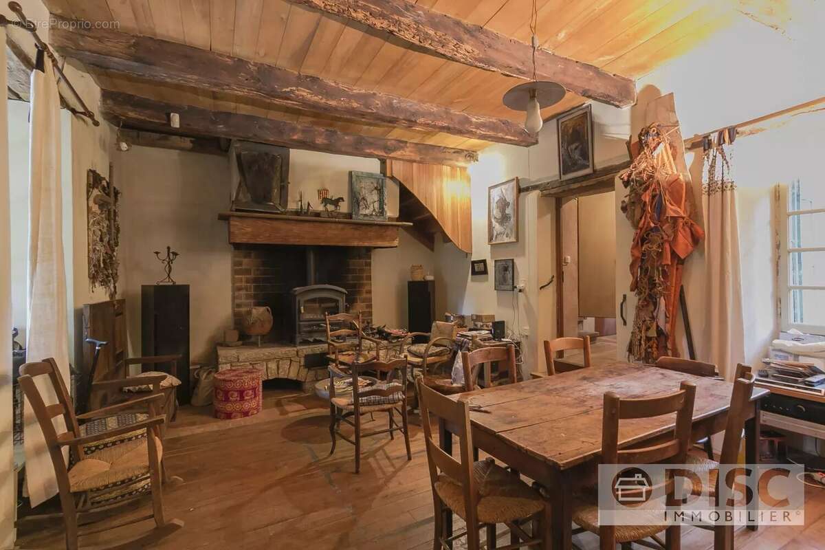 Charmant Corps de ferme avec spacieuse grange, appartement indépendant et un hectare de terrain - photo 5