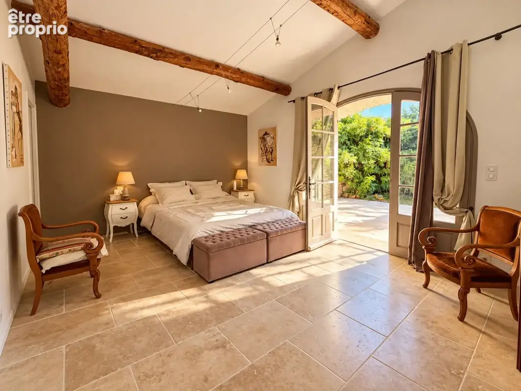 Maison de 170 m2 et maison de 70 m2, piscine, jardin 4230 m2 LAURIS (84) - photo 11