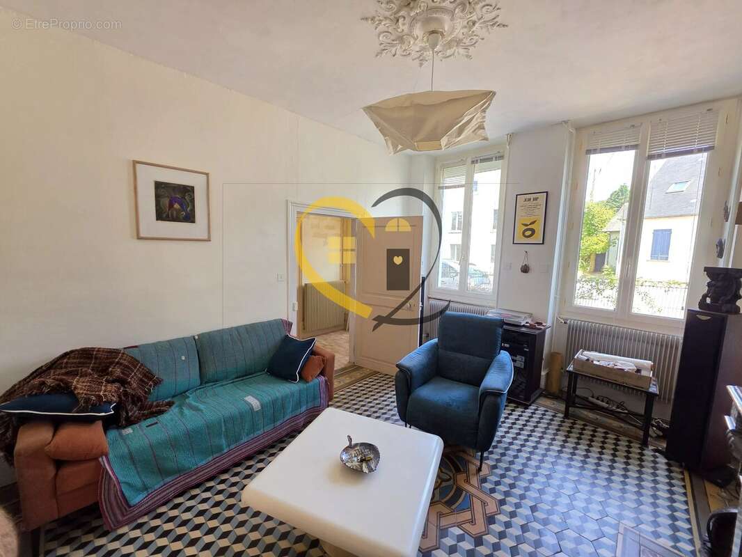 Maison avec dépendances et fort potentiel – Henrichemont - photo 4