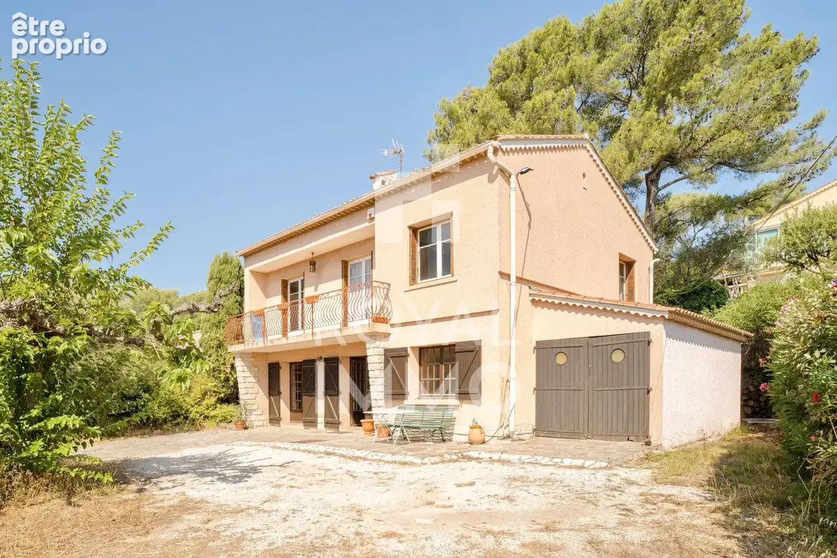 Maison familiale de 135 m2 avec jardin arboré de 706 m2 - photo 1