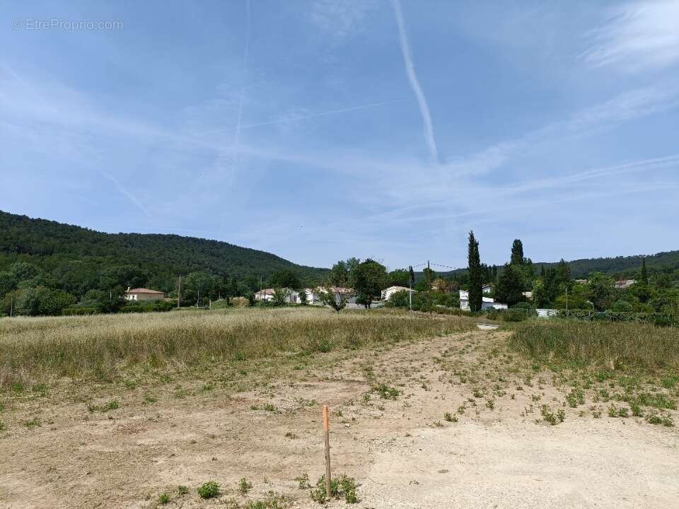 Terrain 1067 m² à Salernes  - photo 3