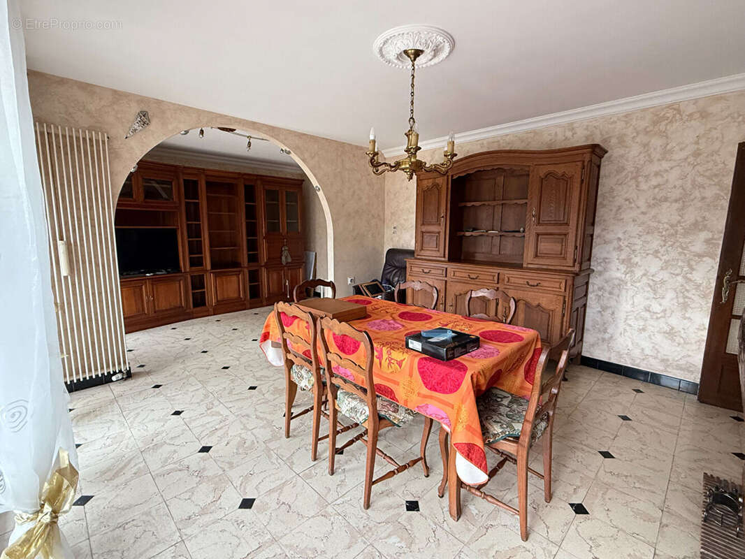 Maison à VRIGNE-AUX-BOIS