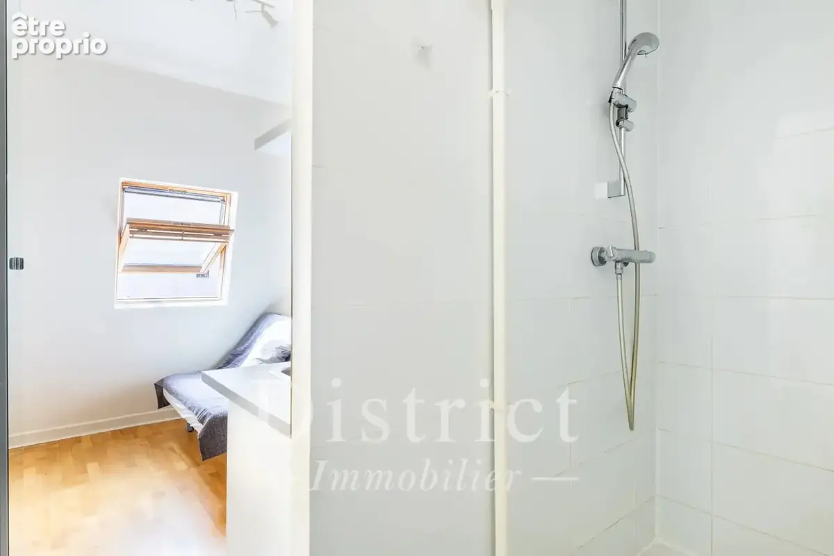 Exclusivité. Av.Friedland. Chambre de service de 11m². Ascenseur. - photo 3