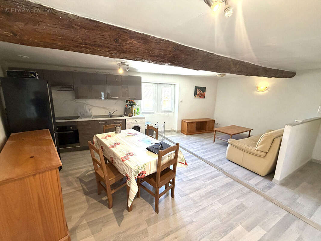 Appartement à SAINT-MITRE-LES-REMPARTS