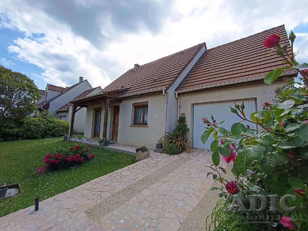 Maison à DAMMARTIN-EN-GOELE