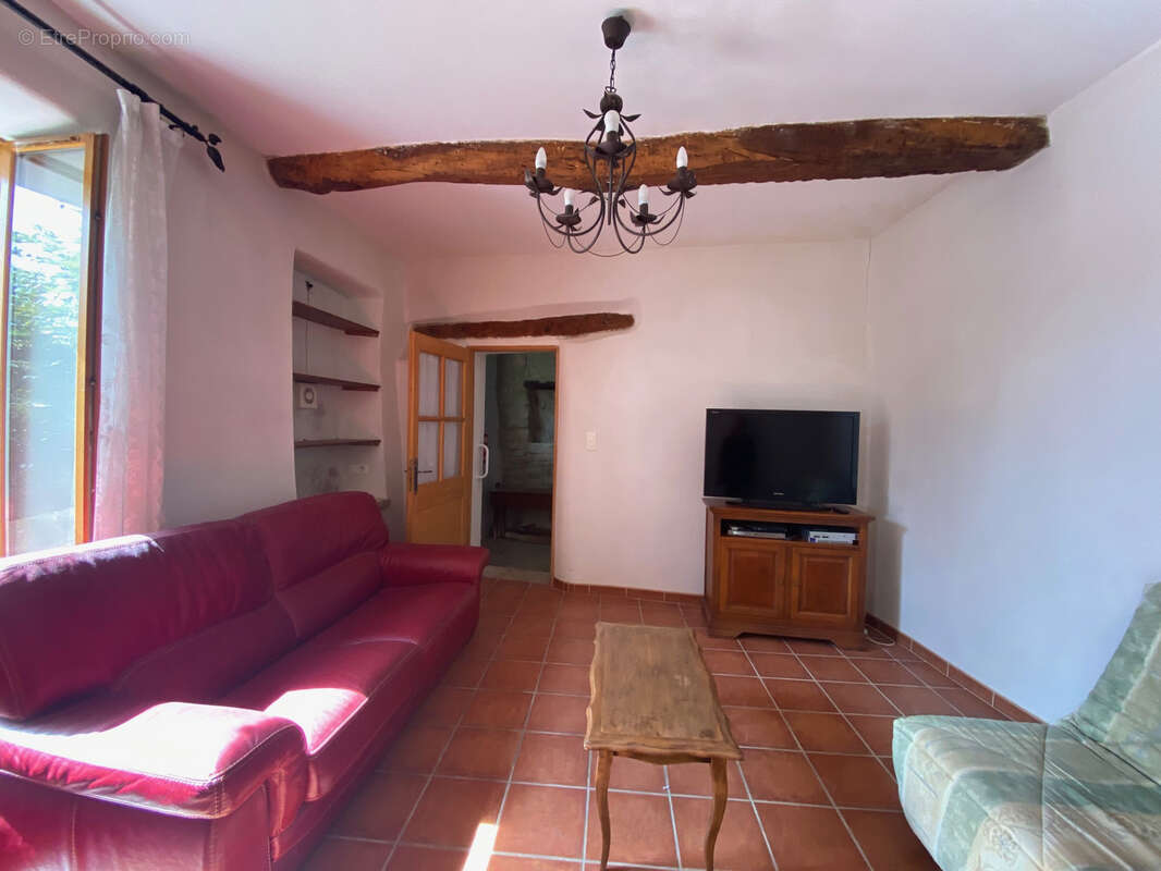 Maison à LA ROQUE-SUR-PERNES