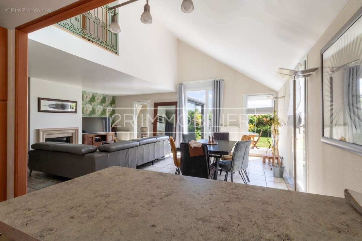 Maison à SAINT-THIBAULT-DES-VIGNES