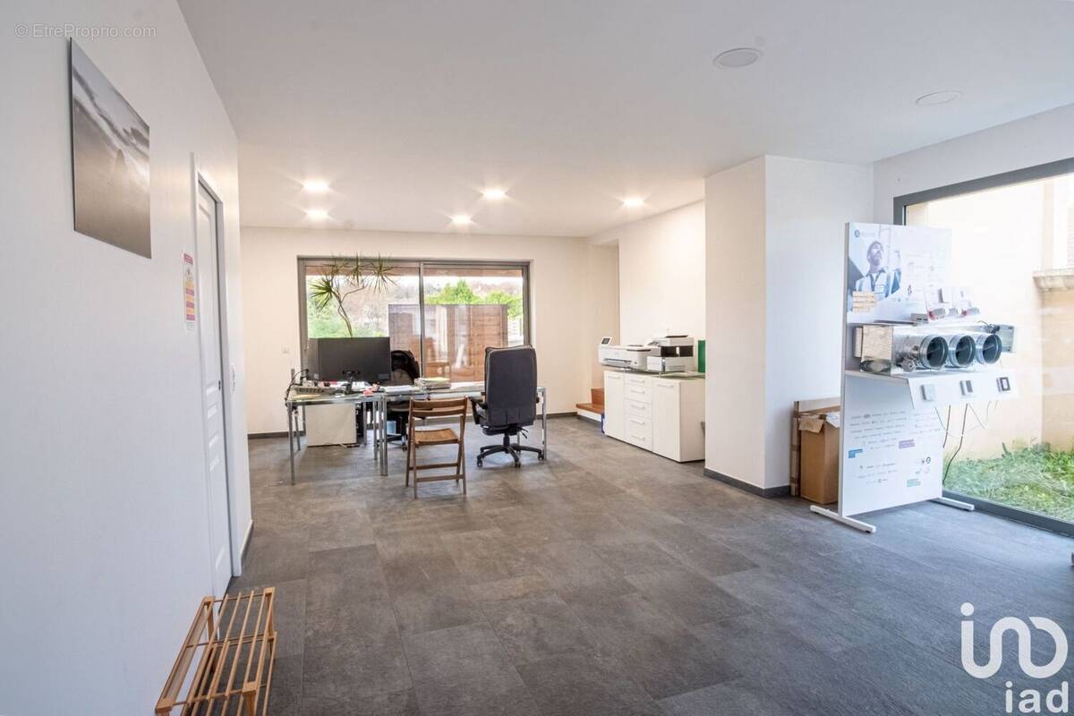 Photo 1 - Commerce à GREZ-SUR-LOING