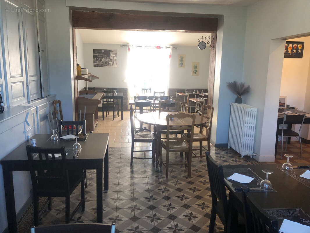 Fonds de commerce - restaurant / bar licence 4 - grand parking - appartement 2 / 3 p - photo 4
