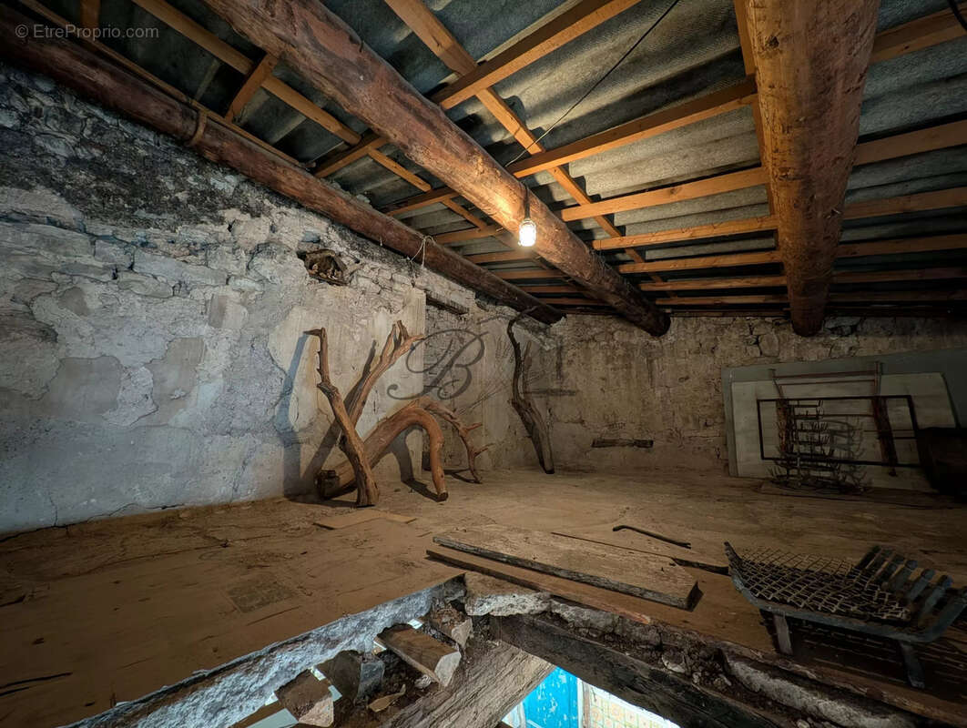 Maison à LA BASTIDE-DES-JOURDANS