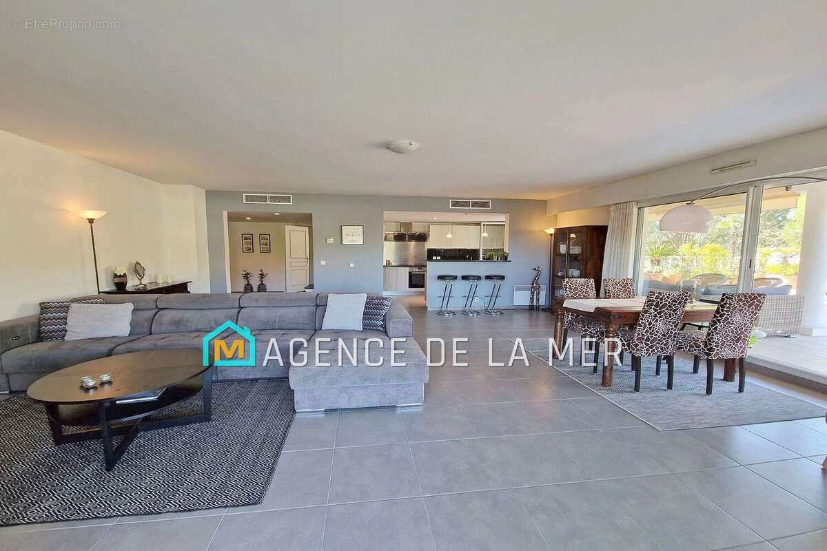 Appartement à MANDELIEU-LA-NAPOULE