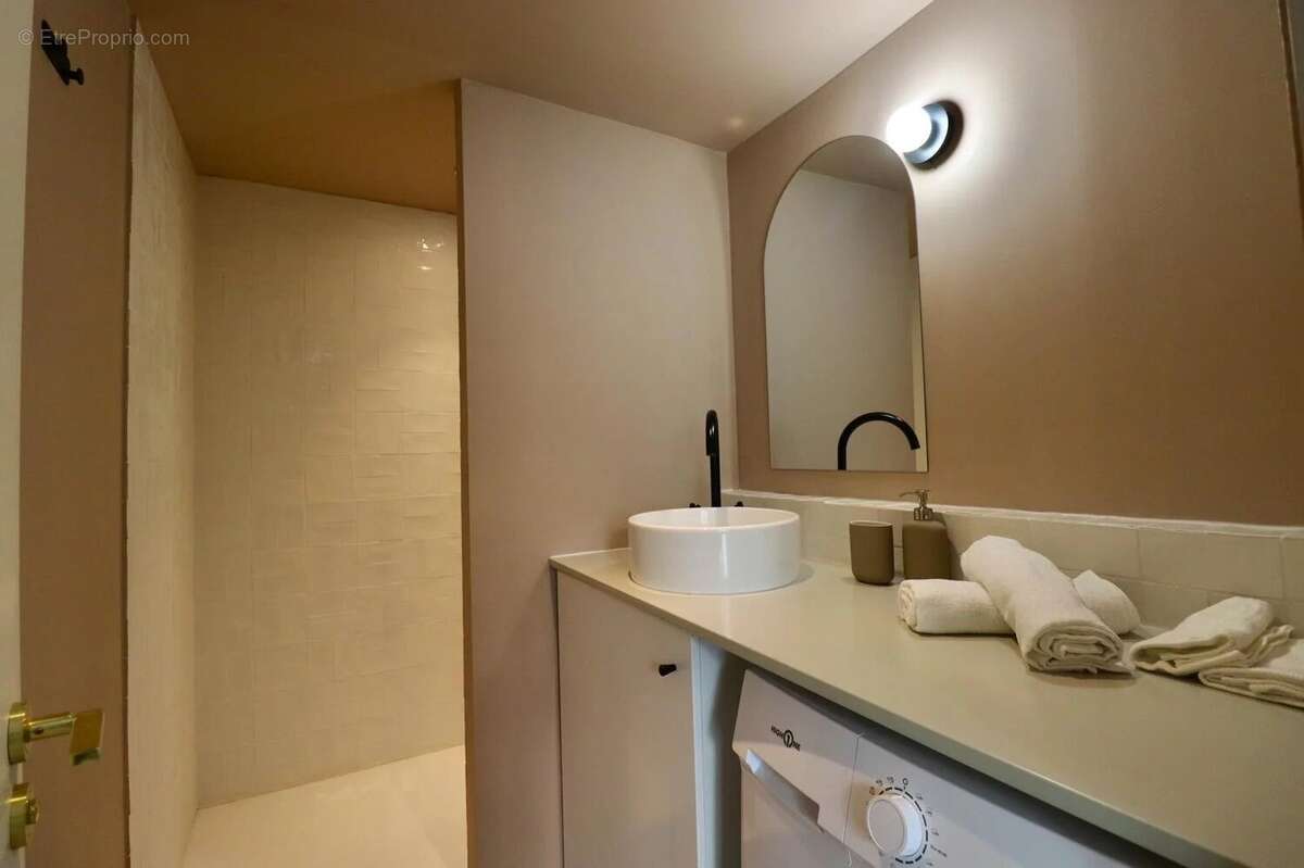 Appartement à MARSEILLE-4E