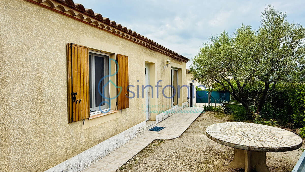 Maison à COLLIAS