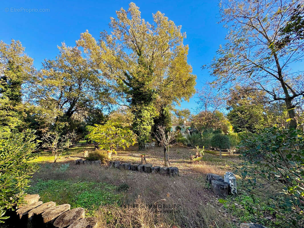 Maison à LA GARDE-FREINET