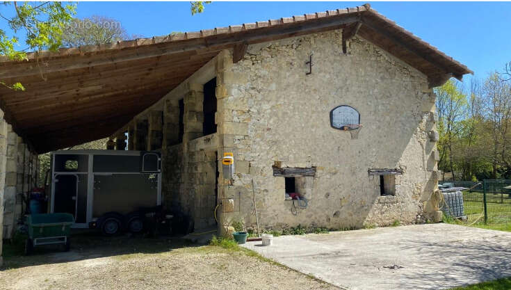 Autre à SAINT-CHRISTOLY-DE-BLAYE