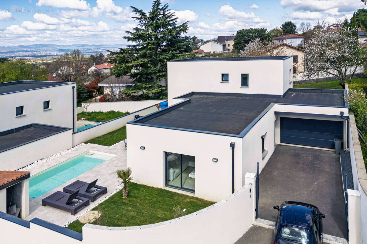 Maison à MONTANAY