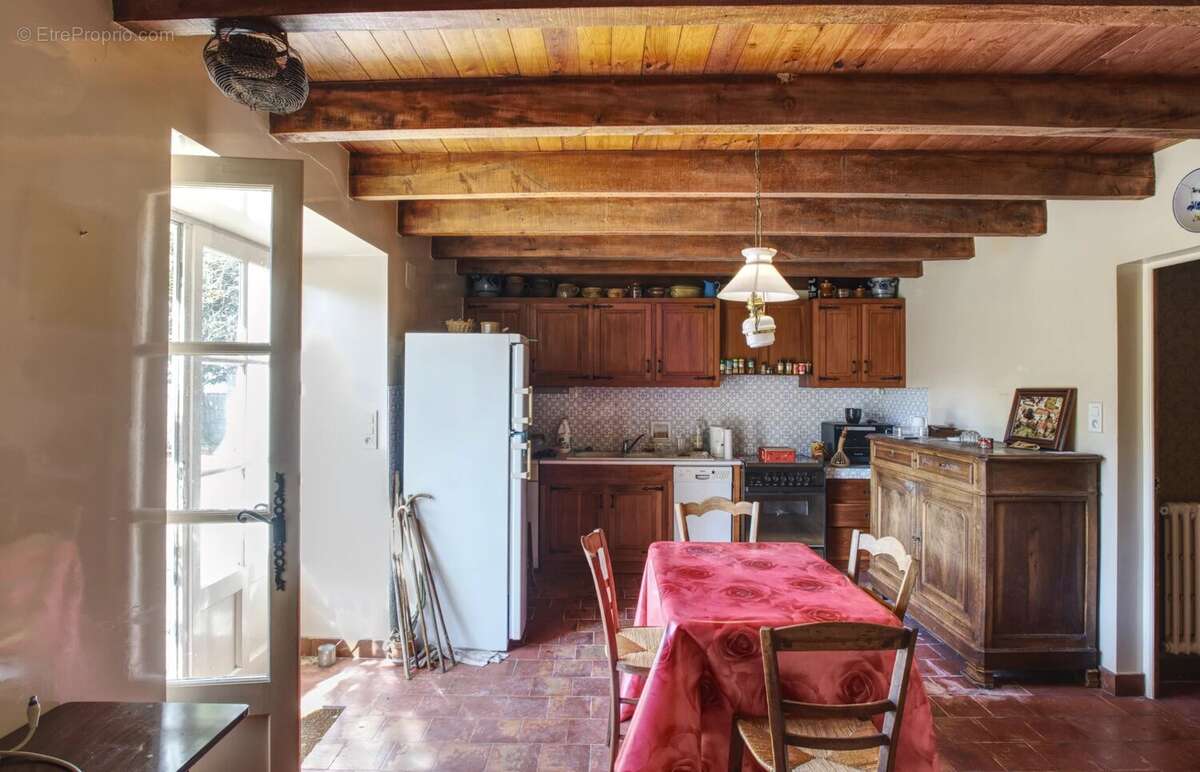 Maison de caractère pleine de charme - 4 chambres, au coeur du village avec commodités - photo 8