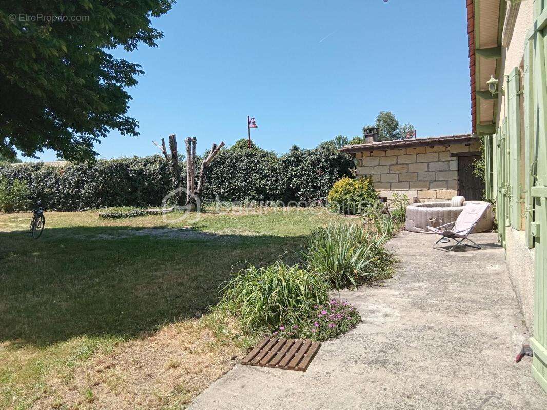 Charmante maison en pierre de 115m2 avec garage et dépendance sur son terrain clos de 800m2 à Camps-sur-l'Isle - photo 18