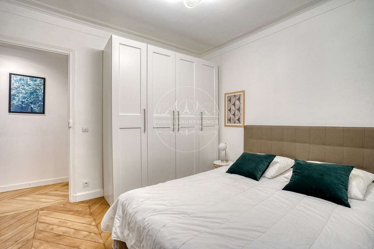 Appartement à PARIS-1E