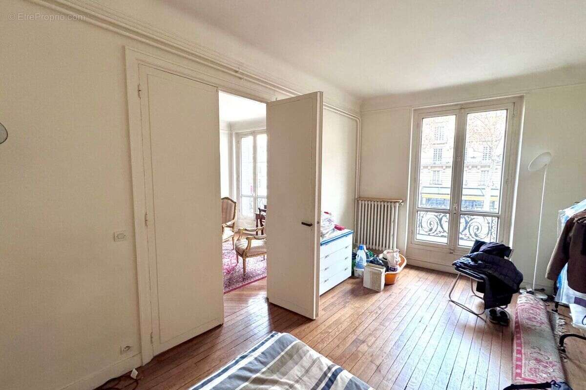 Appartement à PARIS-14E