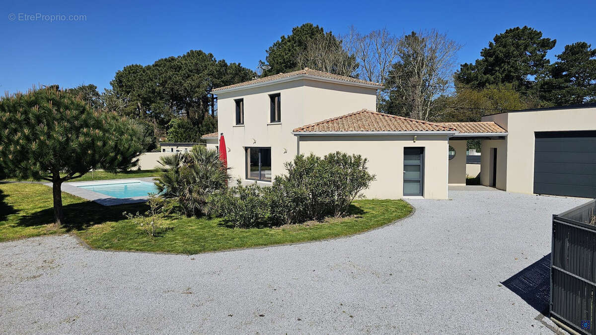Maison à LES MATHES