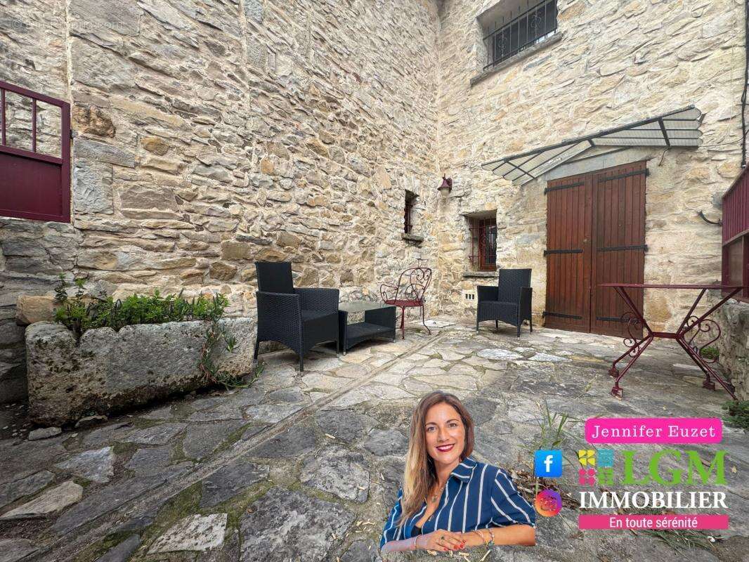 Studio avec terrasse/ Lancyre - photo 2