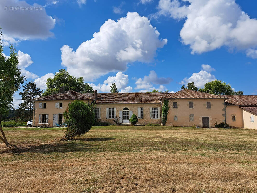 Propriété de caractère sur 2.5 hectares - photo 1