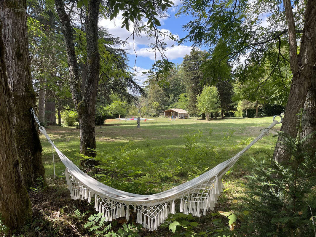 Maison à JAVERLHAC-ET-LA-CHAPELLE-SAINT-ROBERT