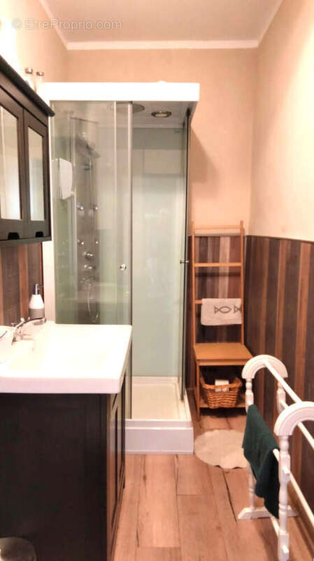 SDB - Maison à SAINT-JUNIEN