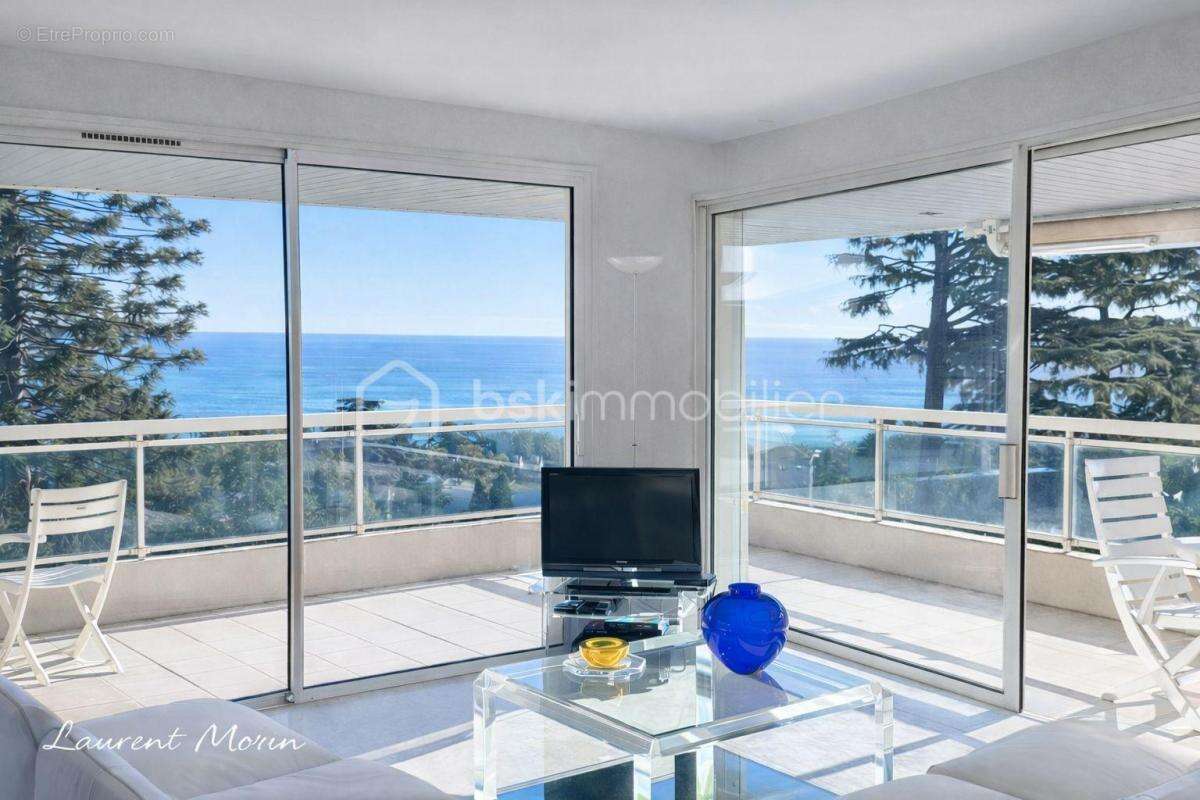 Cannes Croix-des-Gardes - Appartement 86m² - 3 pièces - Terrasse 43m² - vue mer - Piscine - Garage - photo 6