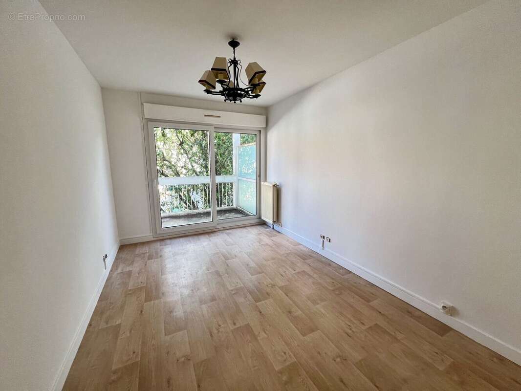 Appartement à SAINT-GENEST-LERPT