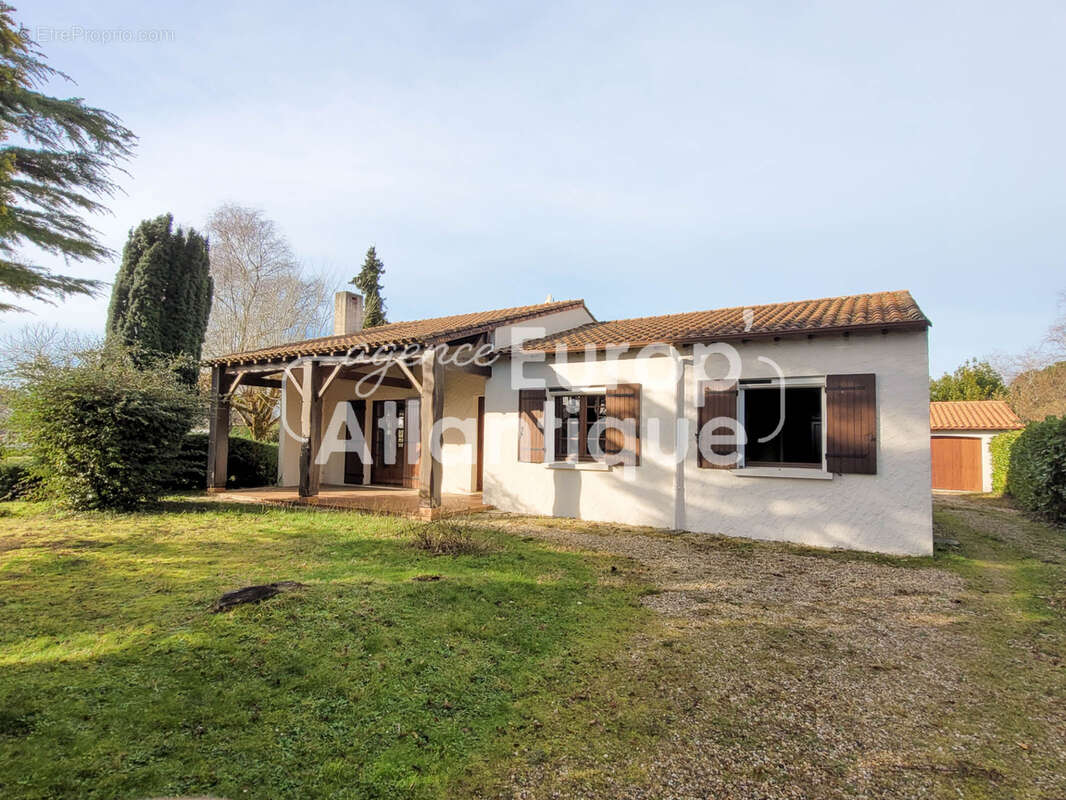 Maison à LES MATHES