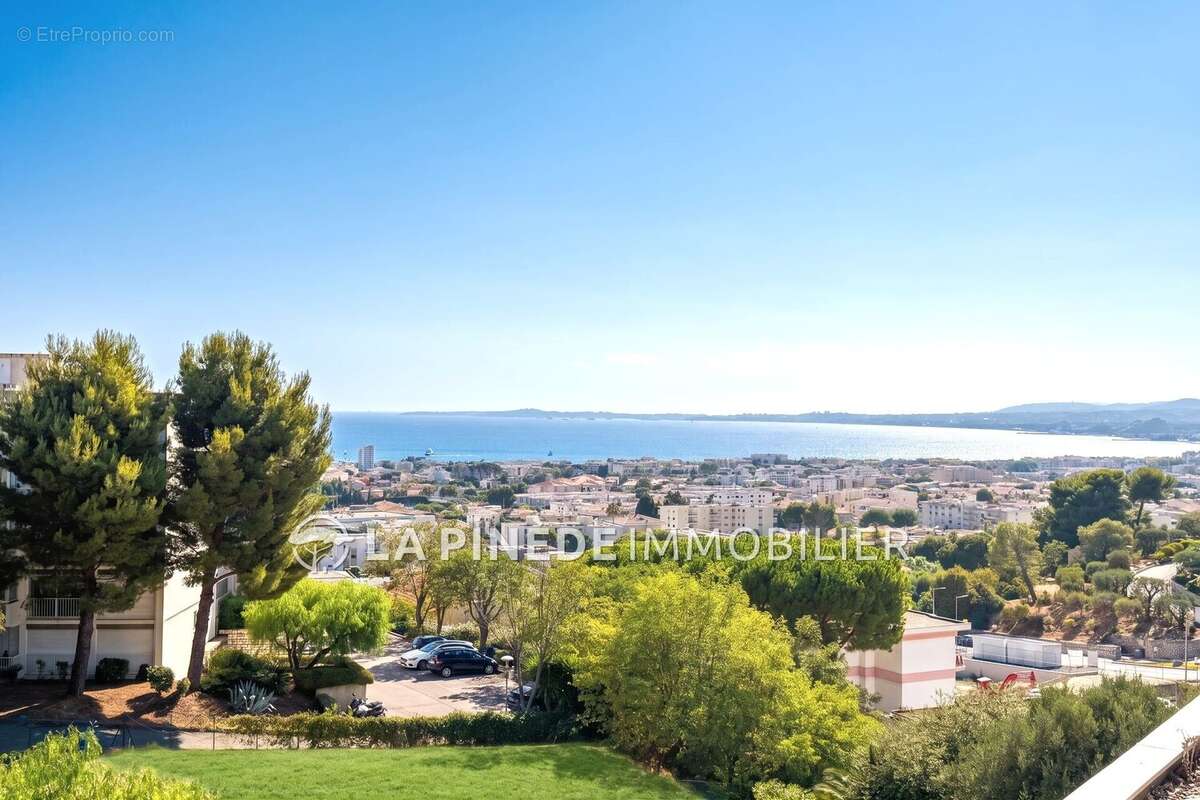Appartement à SAINT-LAURENT-DU-VAR