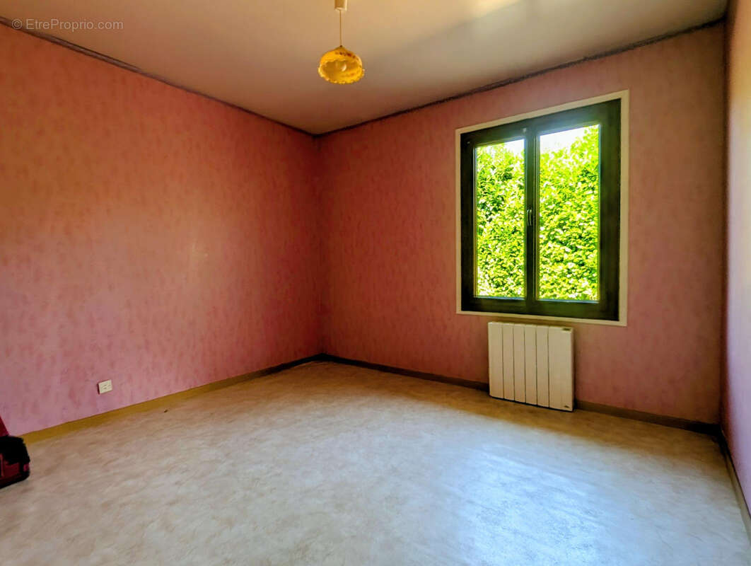 Maison plain pied en centre village - photo 7