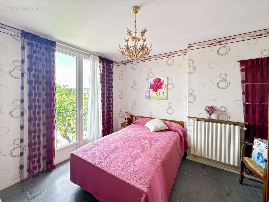 Maison à SAINT-LEON-SUR-L'ISLE