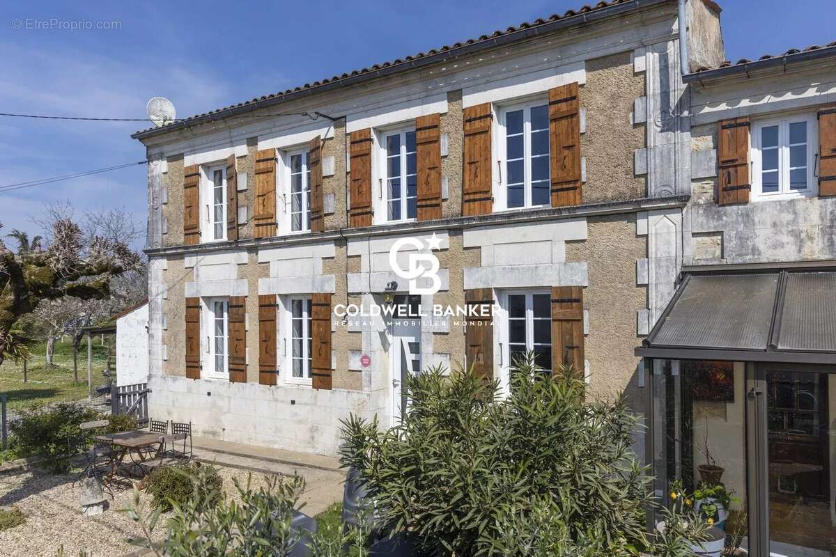 Maison à MONTPELLIER-DE-MEDILLAN