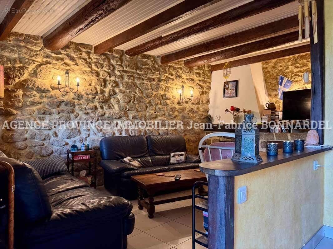 Maison à LA BAUME-DE-TRANSIT
