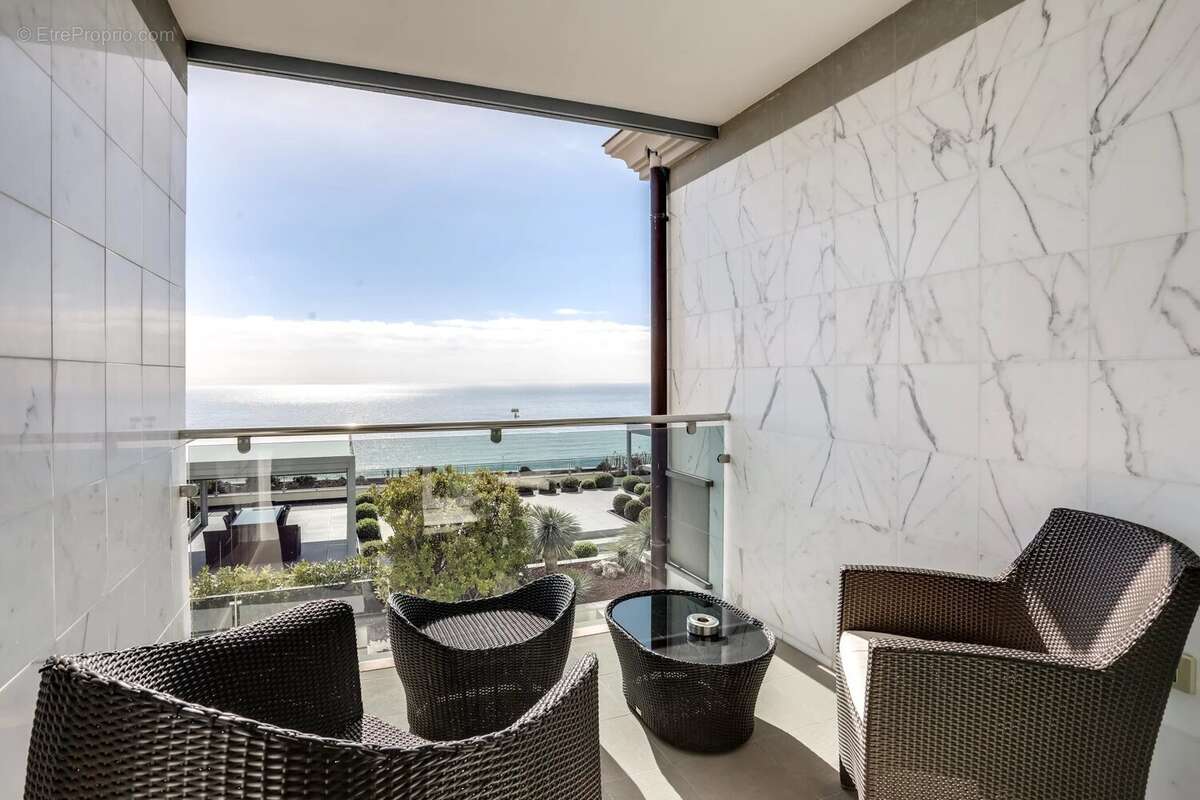 Appartement à ROQUEBRUNE-CAP-MARTIN