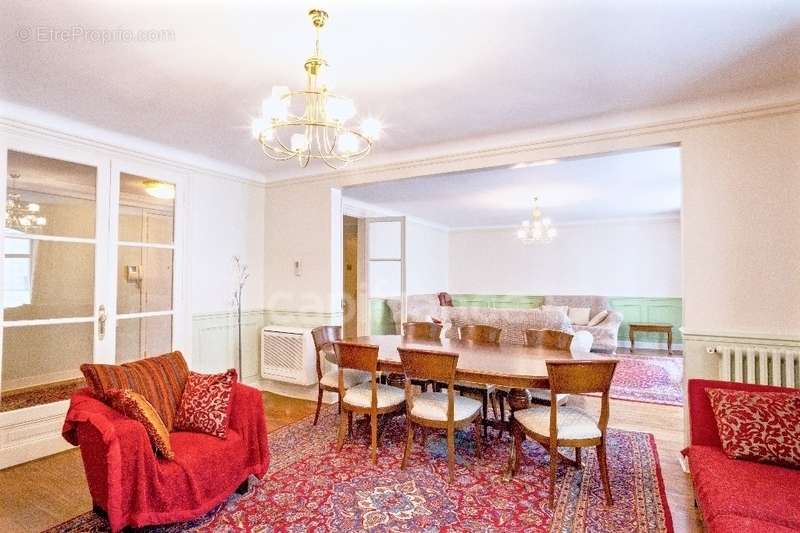 Appartement à PARIS-8E