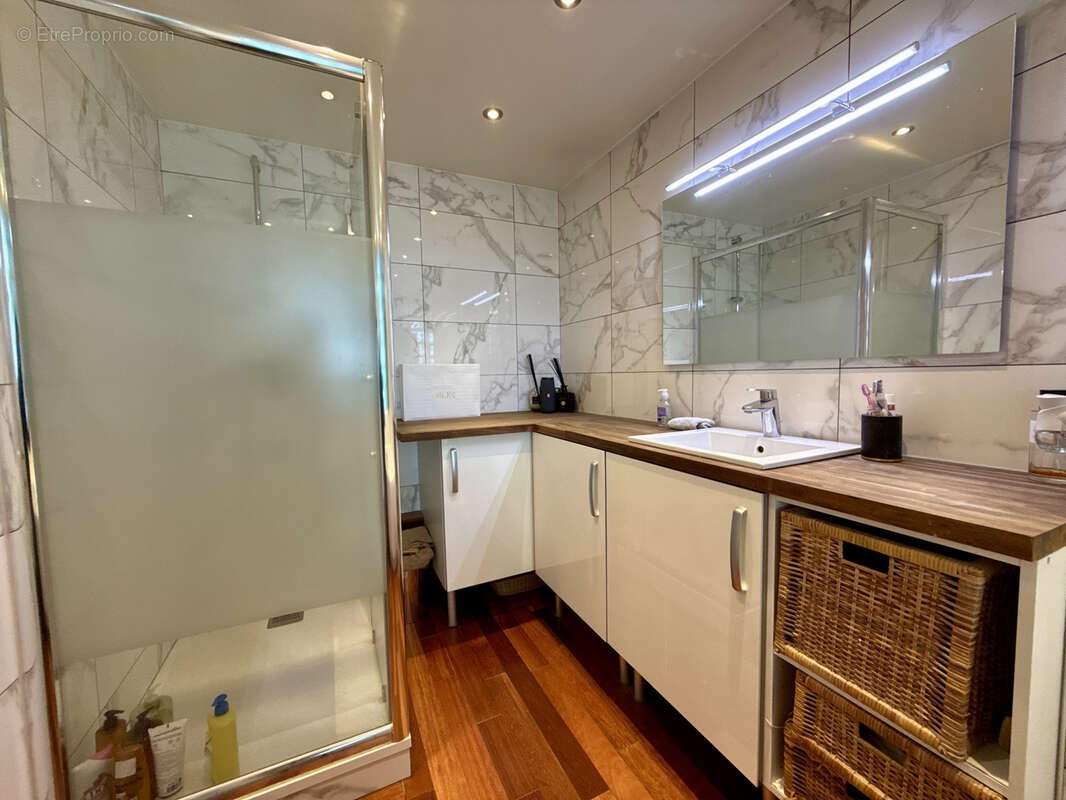 Appartement à CHARENTON-LE-PONT