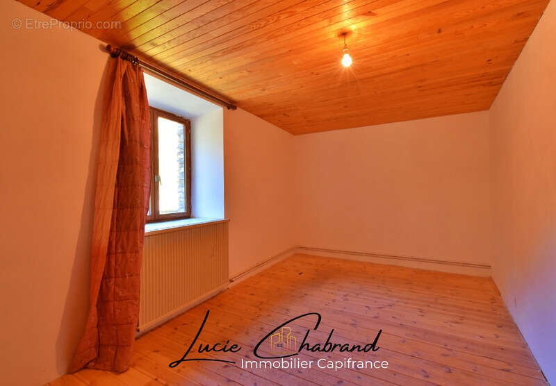 Maison à SAINT-VERAN