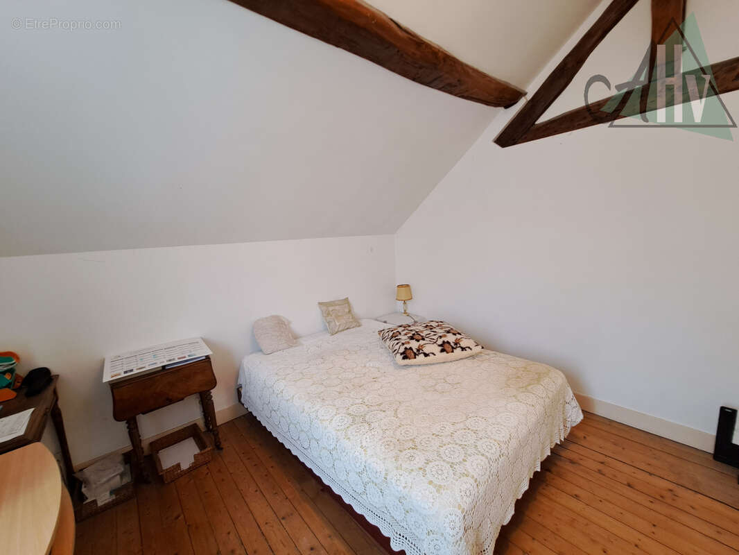 Exclusivité - Villeneuve la Guyard - Viager occupé - Maison de 146 m2 avec 3 chambres et beau jardin. - photo 10