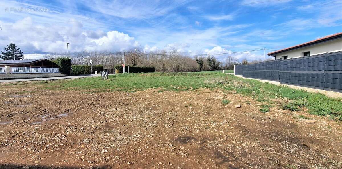 Terrain à SAINT-MARCELLIN