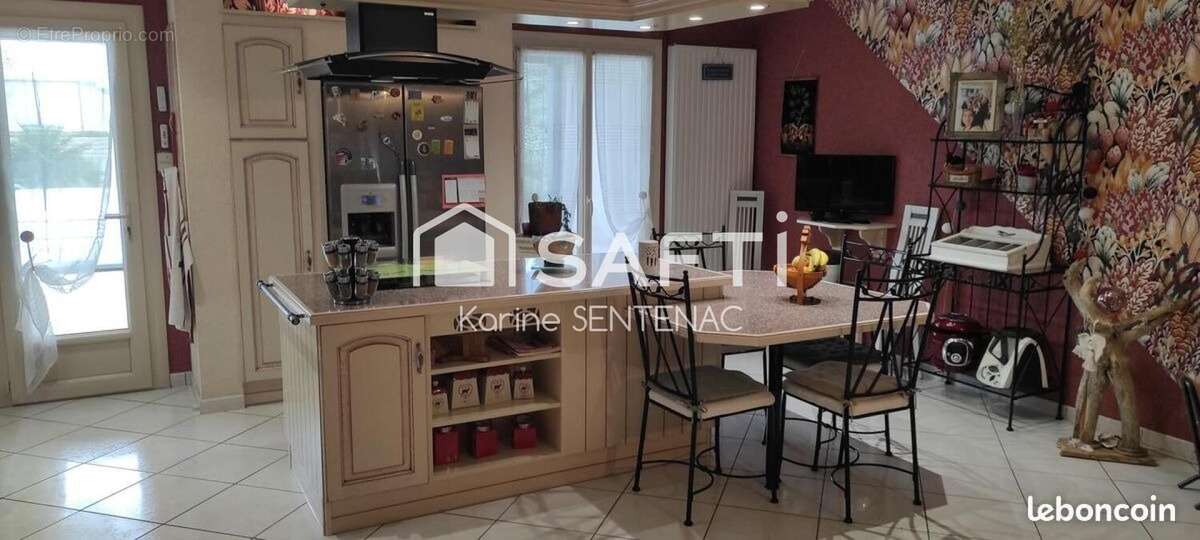 Maison 154 m² à Angliers  - photo 8