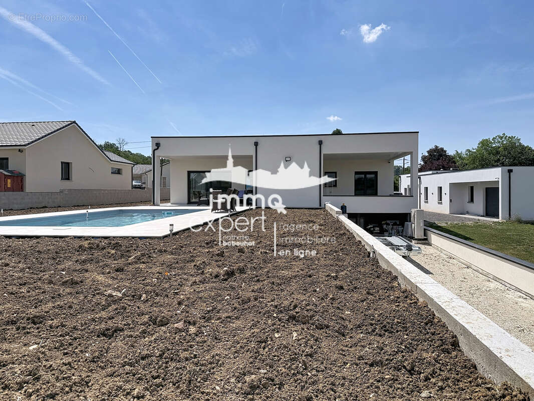 Maison à MIRECOURT