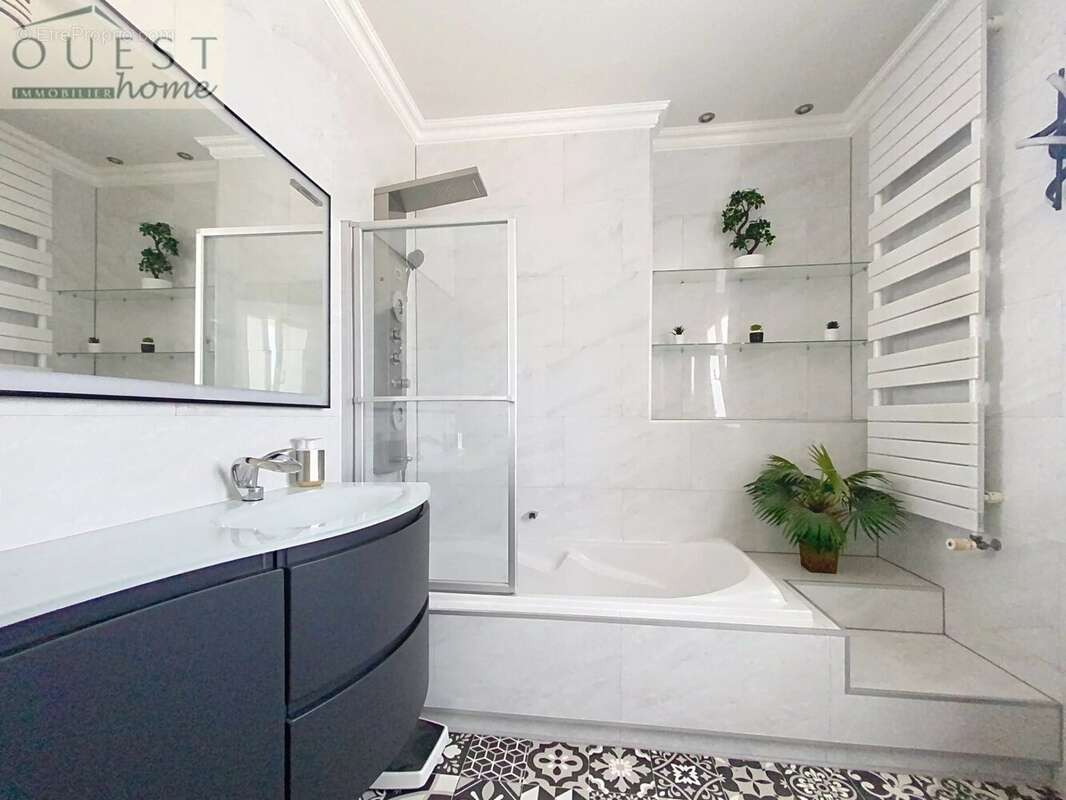 Propriété familiale de 5 chambres, 314m2 avec vue sur les mo - photo 16