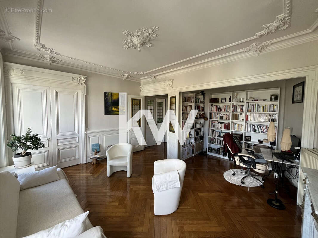 Appartement 117 m² à Saint-Etienne  - photo 4
