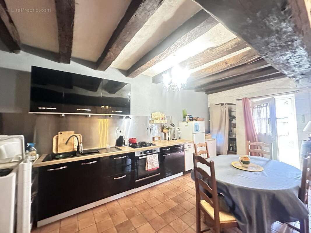 Maison 146 m² à Crouzilles  - photo 2