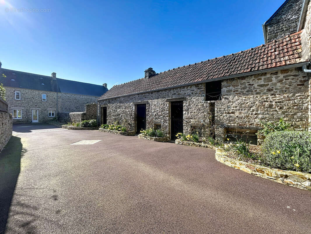 Maison à SAINT-MAURICE-EN-COTENTIN